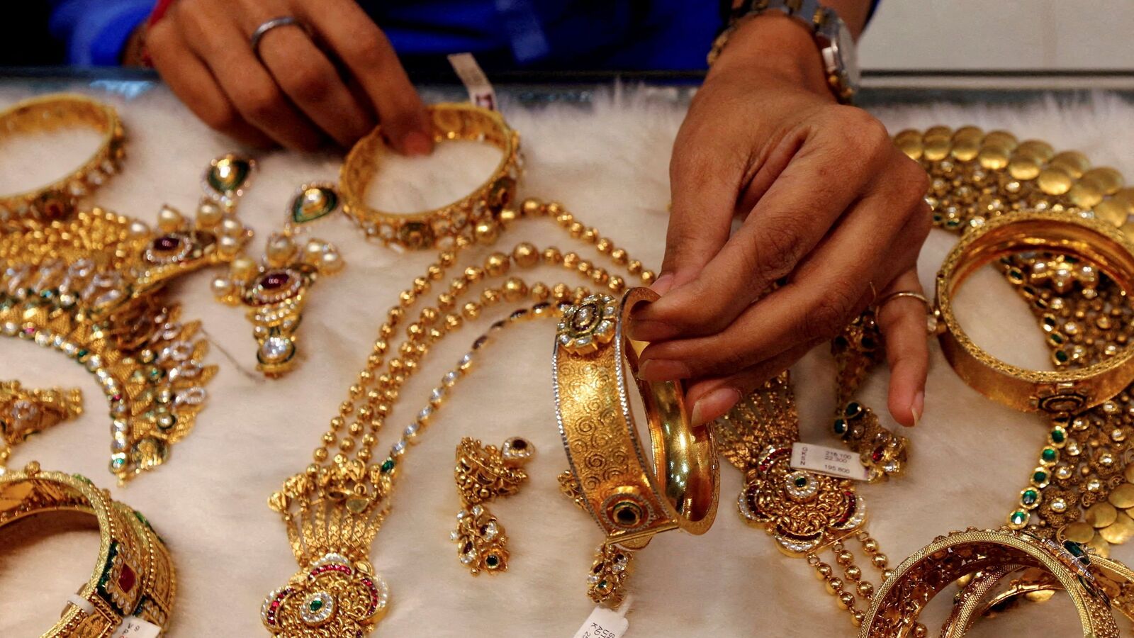 Muthoot Finance share price extends rally to 5th day; hits record high as gold prices soar to new peak