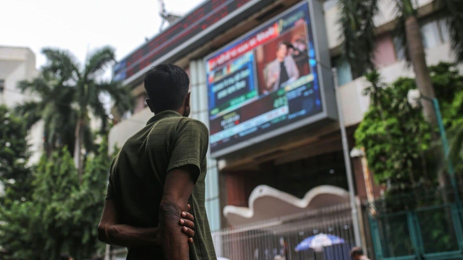 FPIs resume buying in Indian stocks, add over  ₹3,200 crore in 4 days. What’s fueling the comeback?