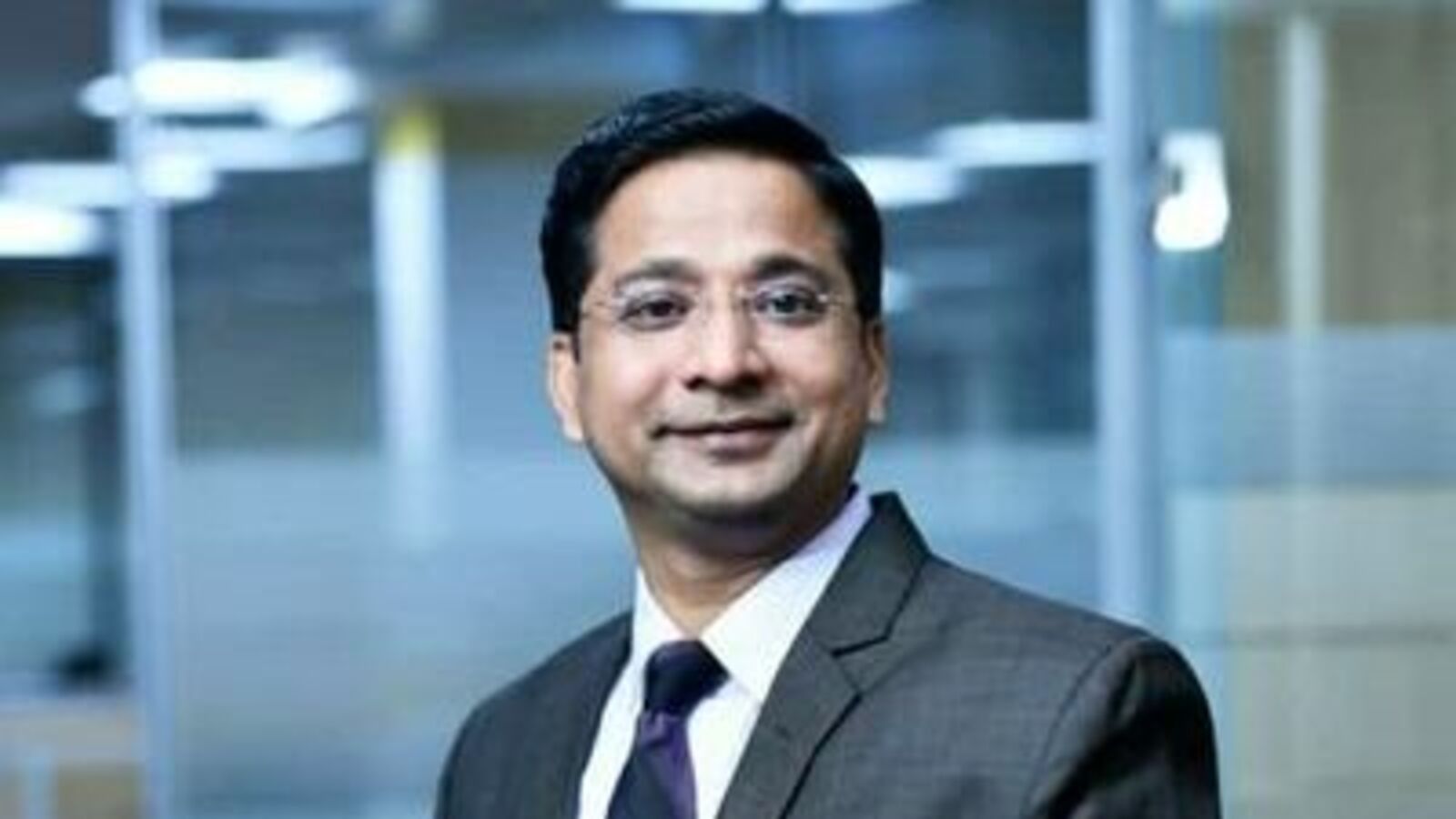 Stocks to buy: Rajesh Palviya of Axis Sec suggests BPCL, HUDCO, Graphite India shares today