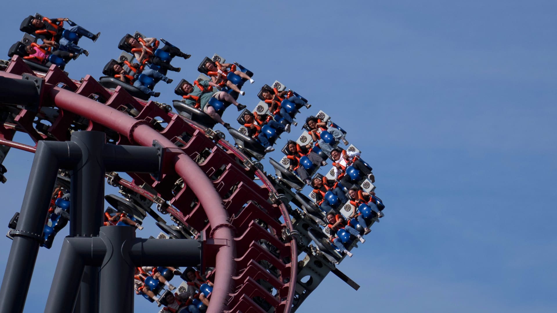 Six Flags' turnaround could take a while, Jim Cramer says