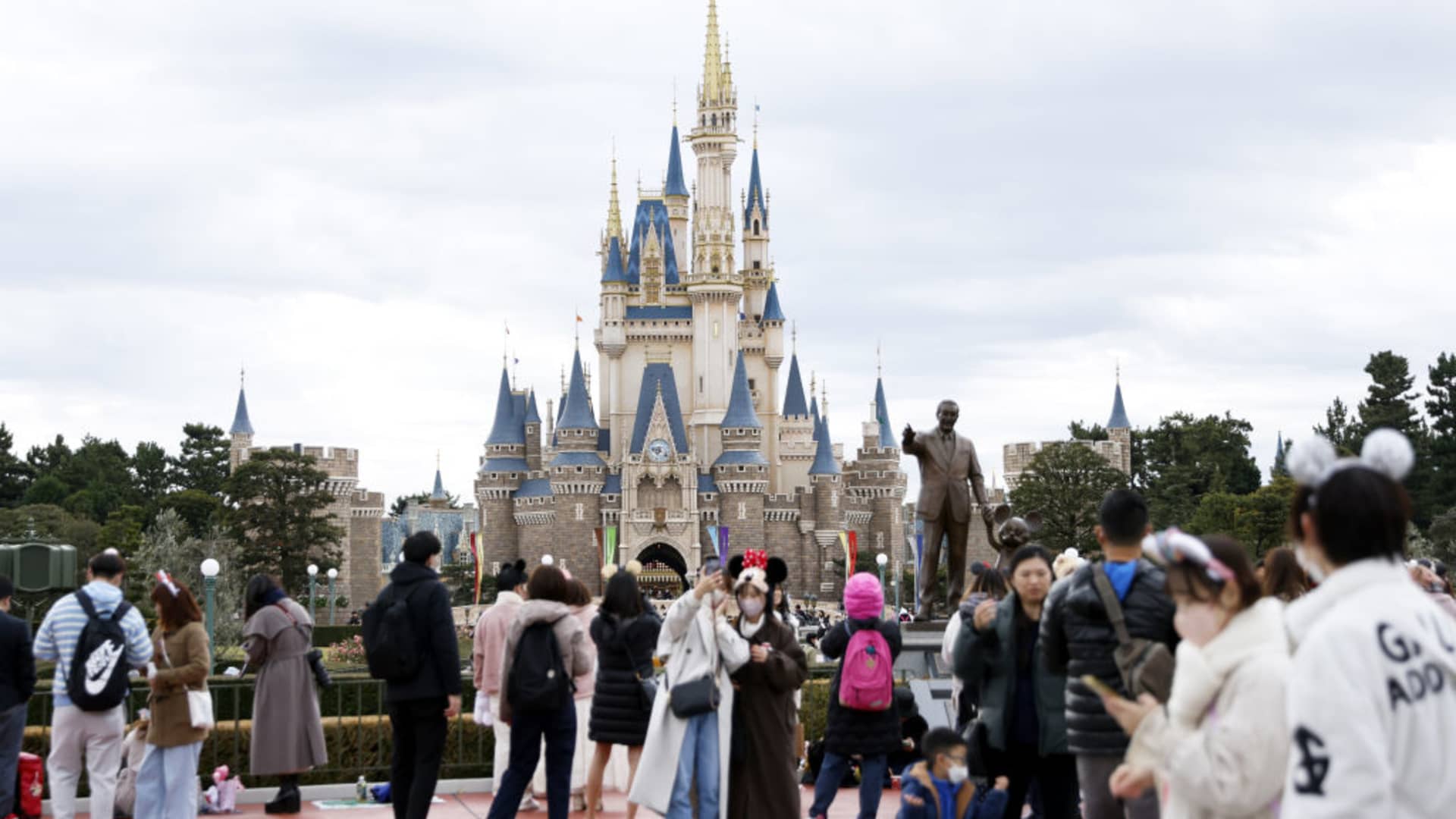 Japan tourism-exposed stocks sink as China issues travel warning after Takaichi’s Taiwan remarks