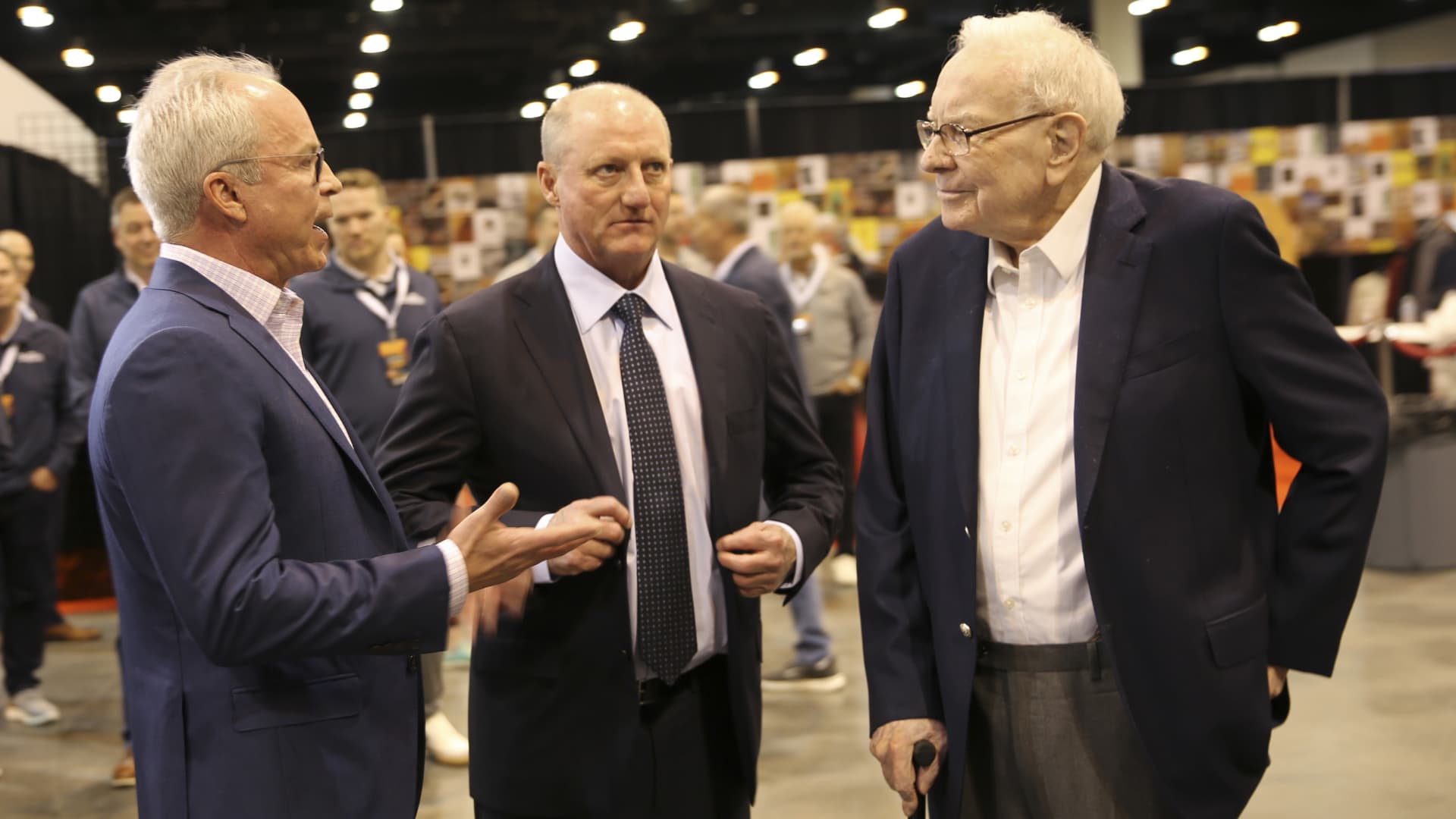 Berkshire posts solid earnings. But Wall Street doubts the stock can rally with Buffett's exit looming