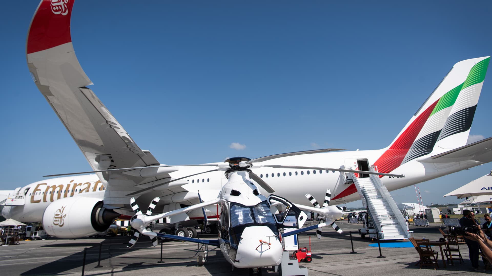 Emirates bets big on Boeing with $38 billion order at Dubai Airshow