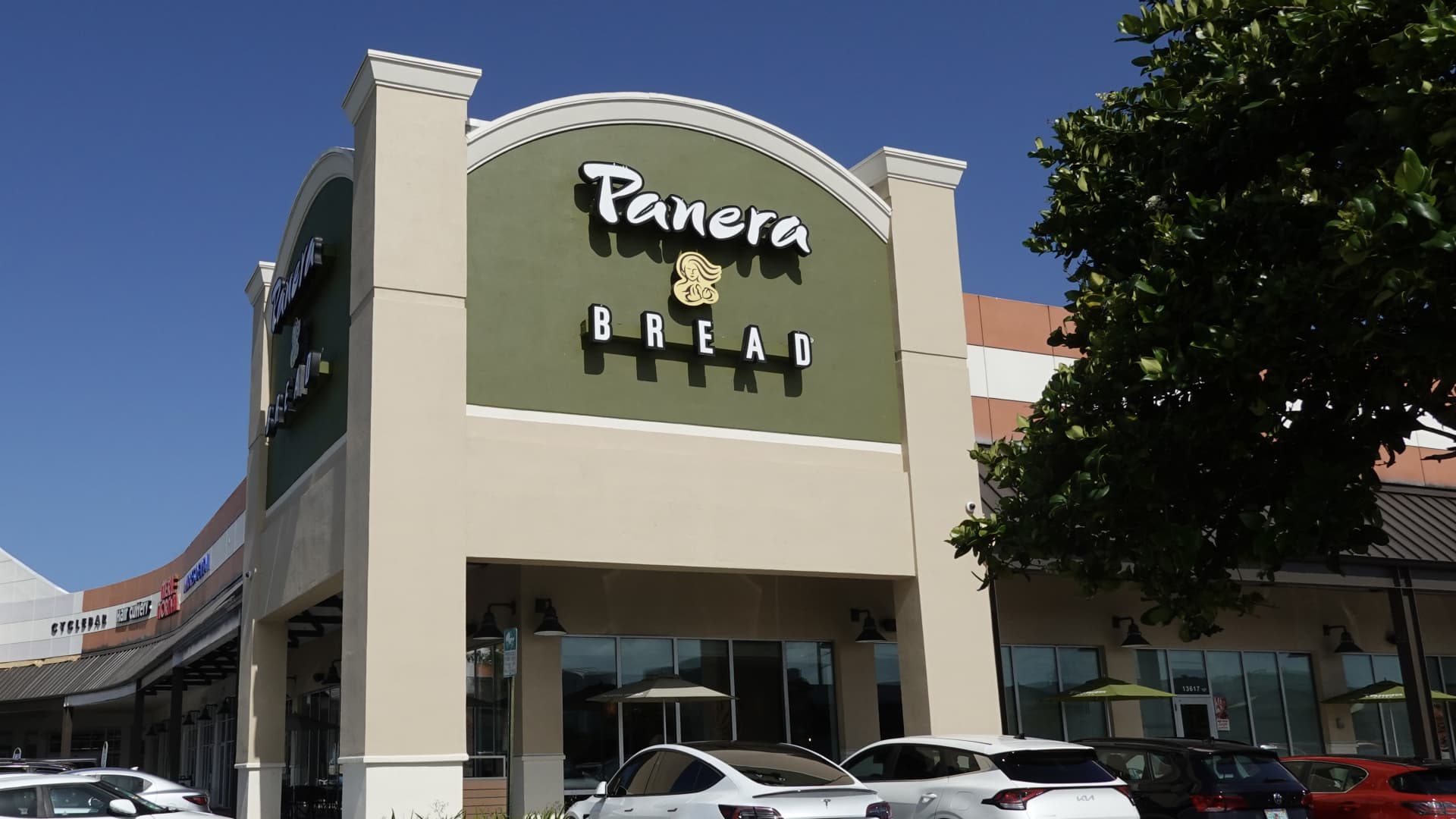 Panera lost diners by cutting portions and staff. It's reversing course to win them back