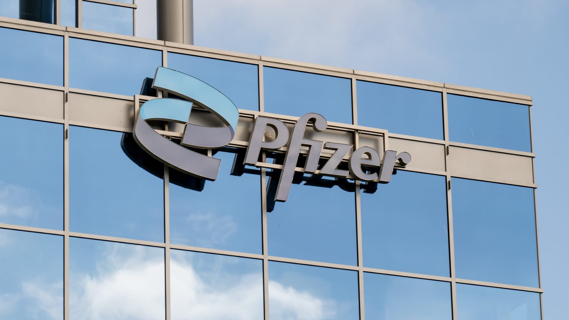 Pfizer tops estimates, raises profit guidance even as sales fall