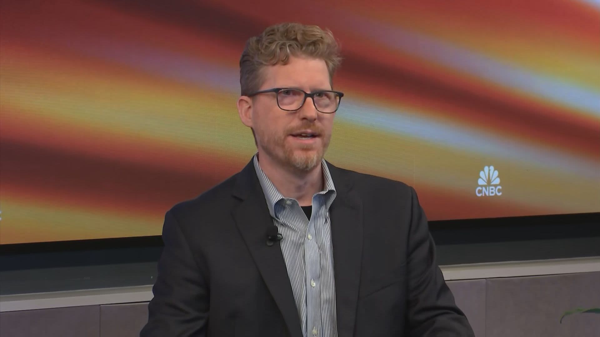 Why NYU business school prof has students work with 'black sheep' AI in classroom