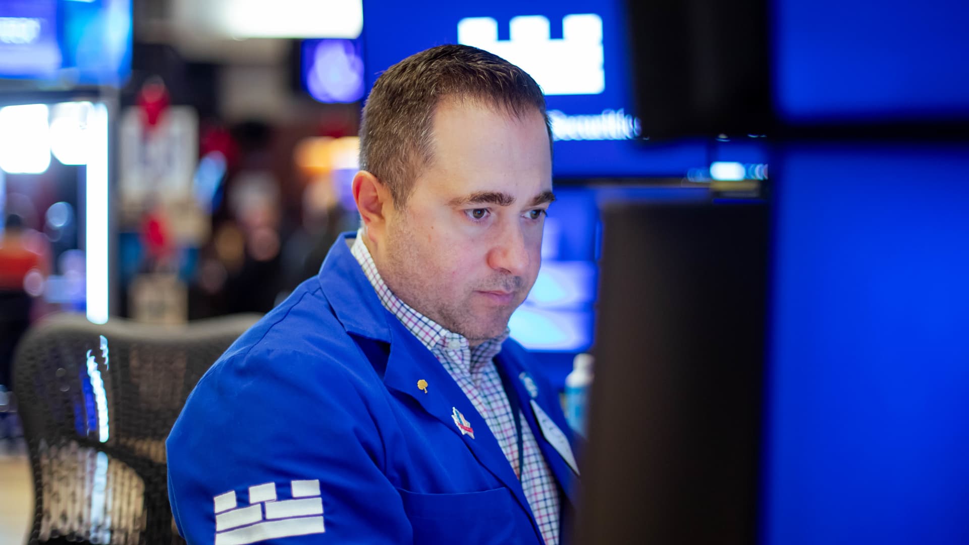 The AI trade is getting a big repricing. This options trade captures a bounce while mitigating risk
