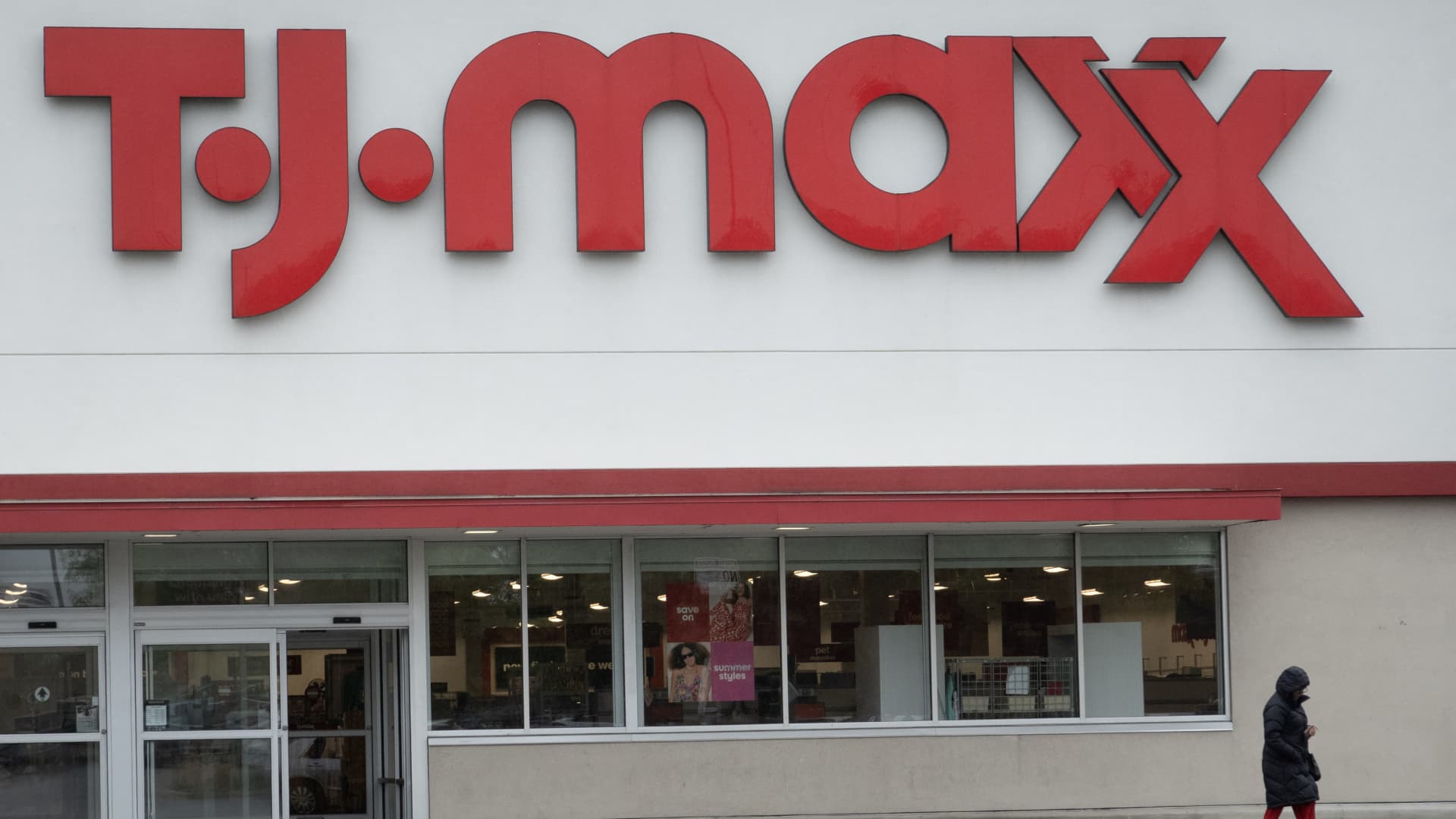 Jim Cramer: TJX is the 'best there is right now' but Target badly needs a reboot