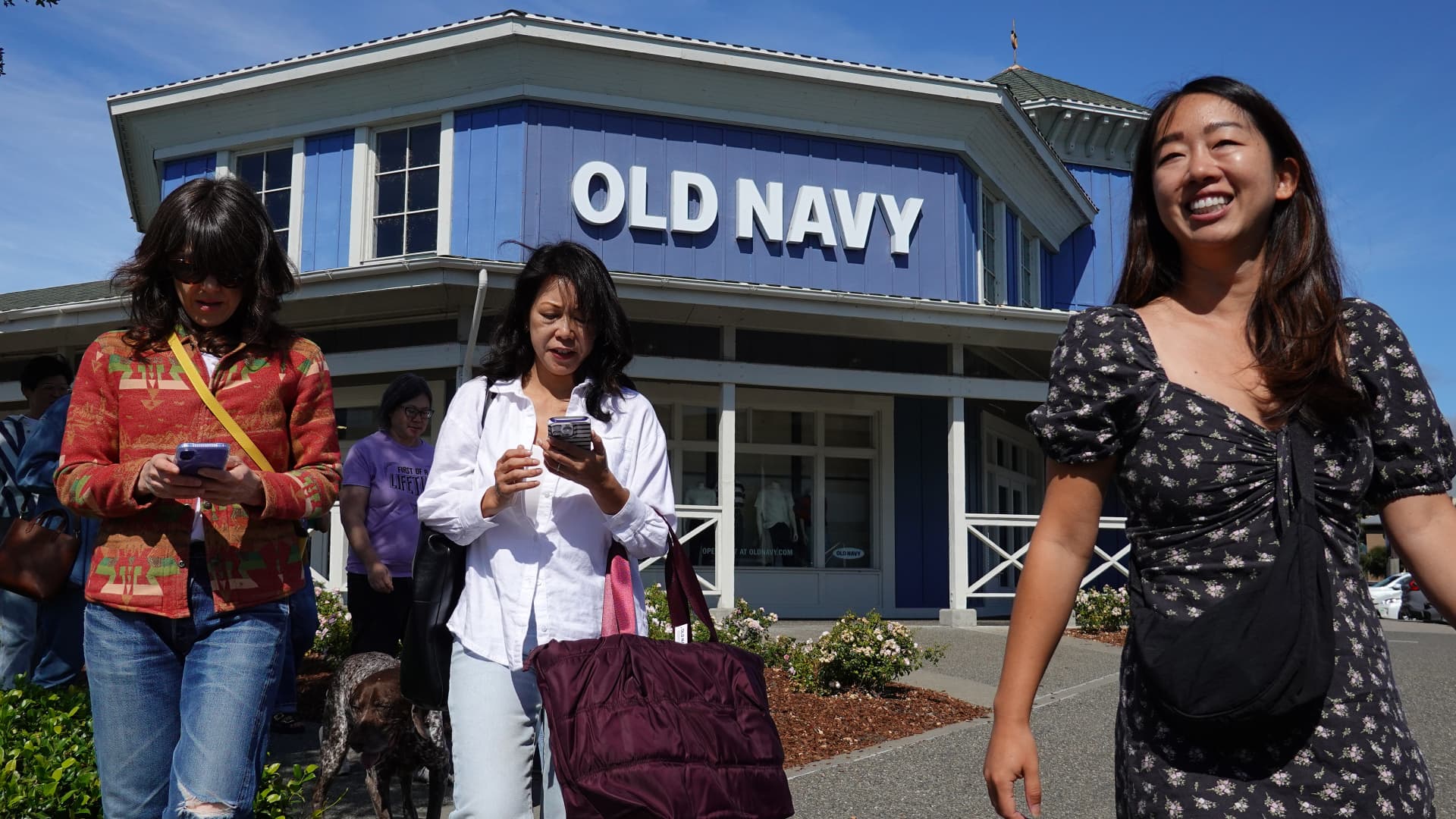 Buy this retailer as it can ward off tariff pressures, says Barclays