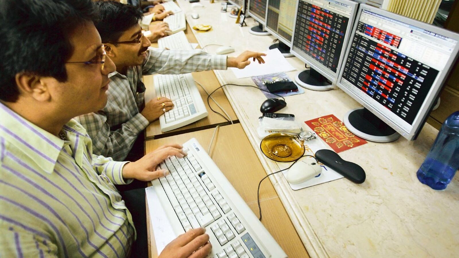 Top Gainers &amp; Losers on Nov 04: Blue Jet Healthcare, Reliance Power, Netweb Tech, Hero MotoCorp among top losers