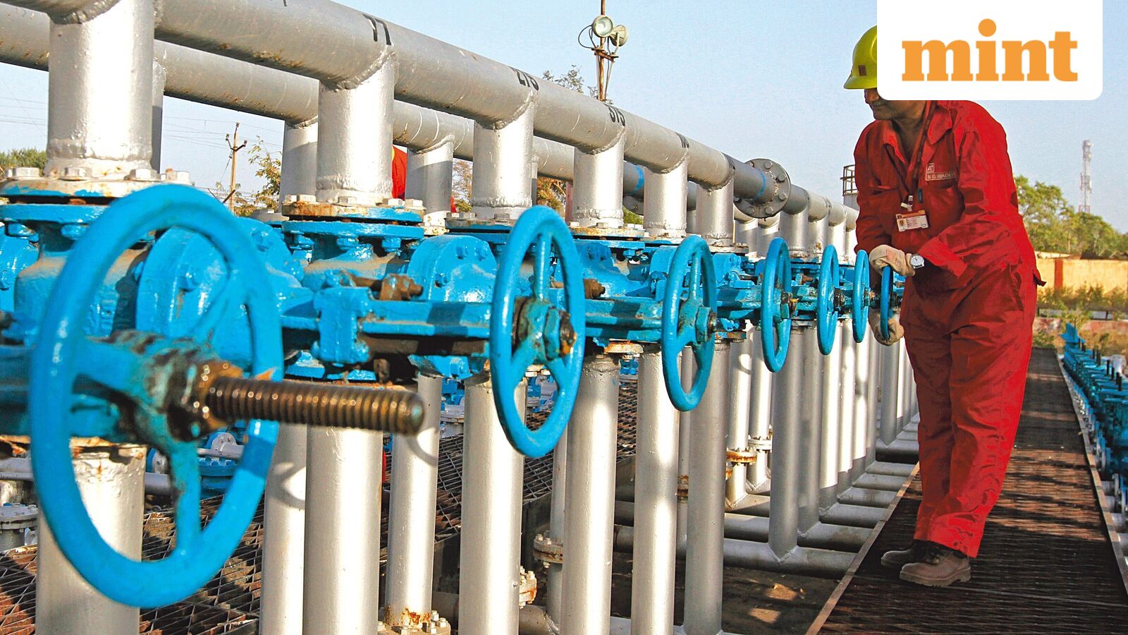 Q2 results today: ONGC, Vodafone Idea, Bajaj Finance among 200+ companies to declare earnings on November 10 | Stock Market News