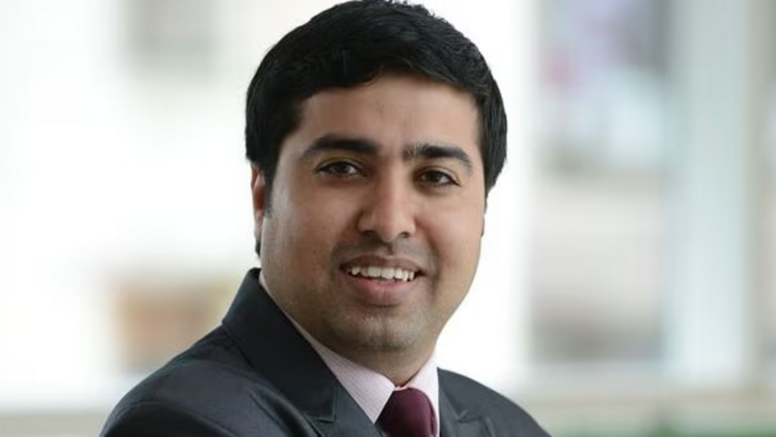 Shares to buy or sell: Chandan Taparia recommends three stocks to buy and sell today - 4 November 2025