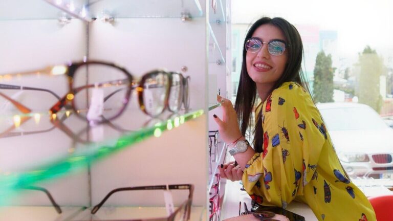 Lenskart IPO Day 2: Issue booked 1.70x so far. Check GMP, review, subscription status. Should you subscribe?