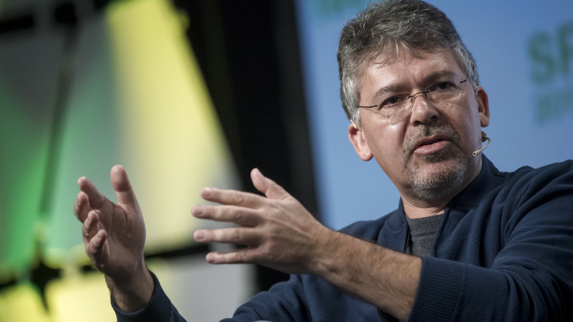 Apple's artificial intelligence chief is stepping down, company says