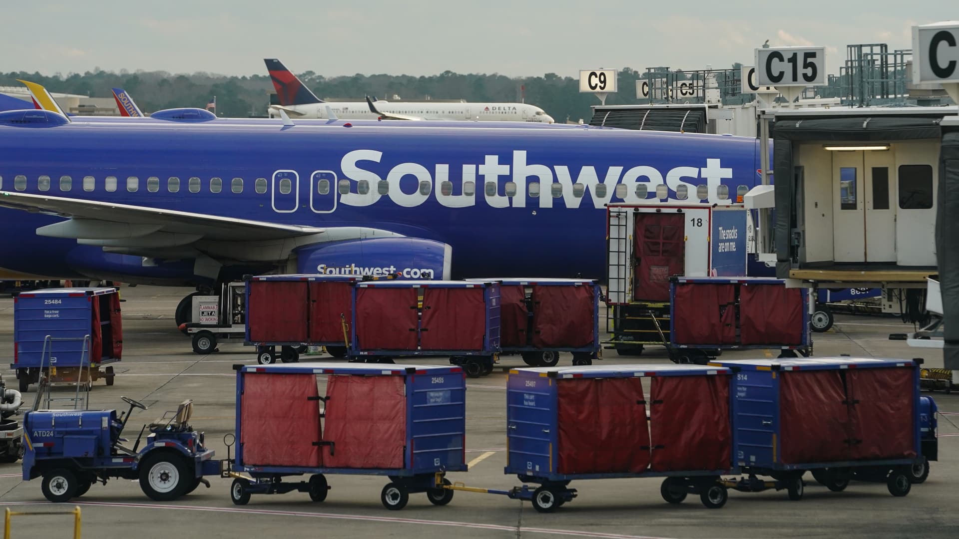 Trump administration waives $11 million fine for Southwest Airlines' 2022 holiday meltdown