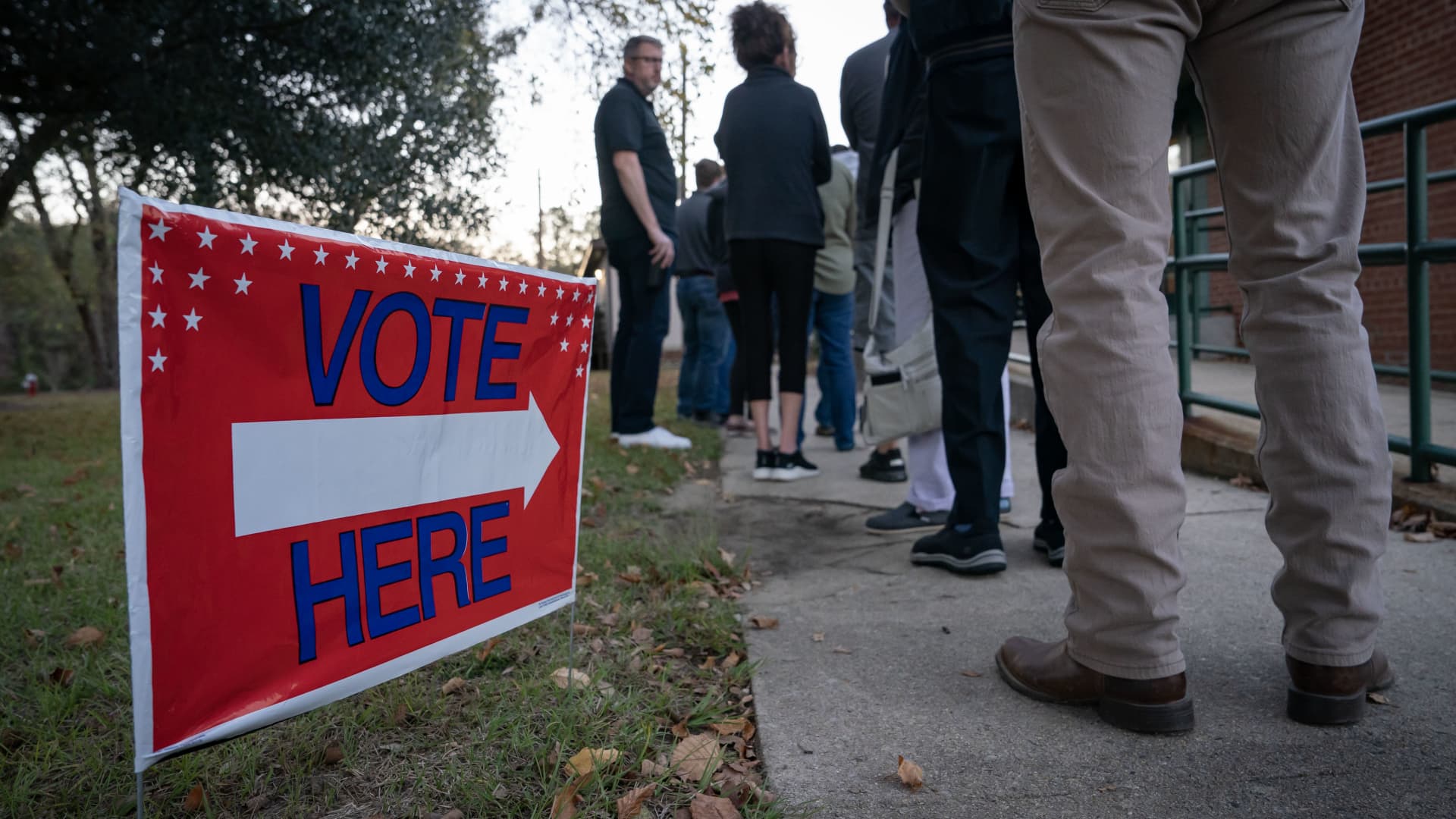 How the the midterm elections could bring volatility to a stock market that's riding high into 2026