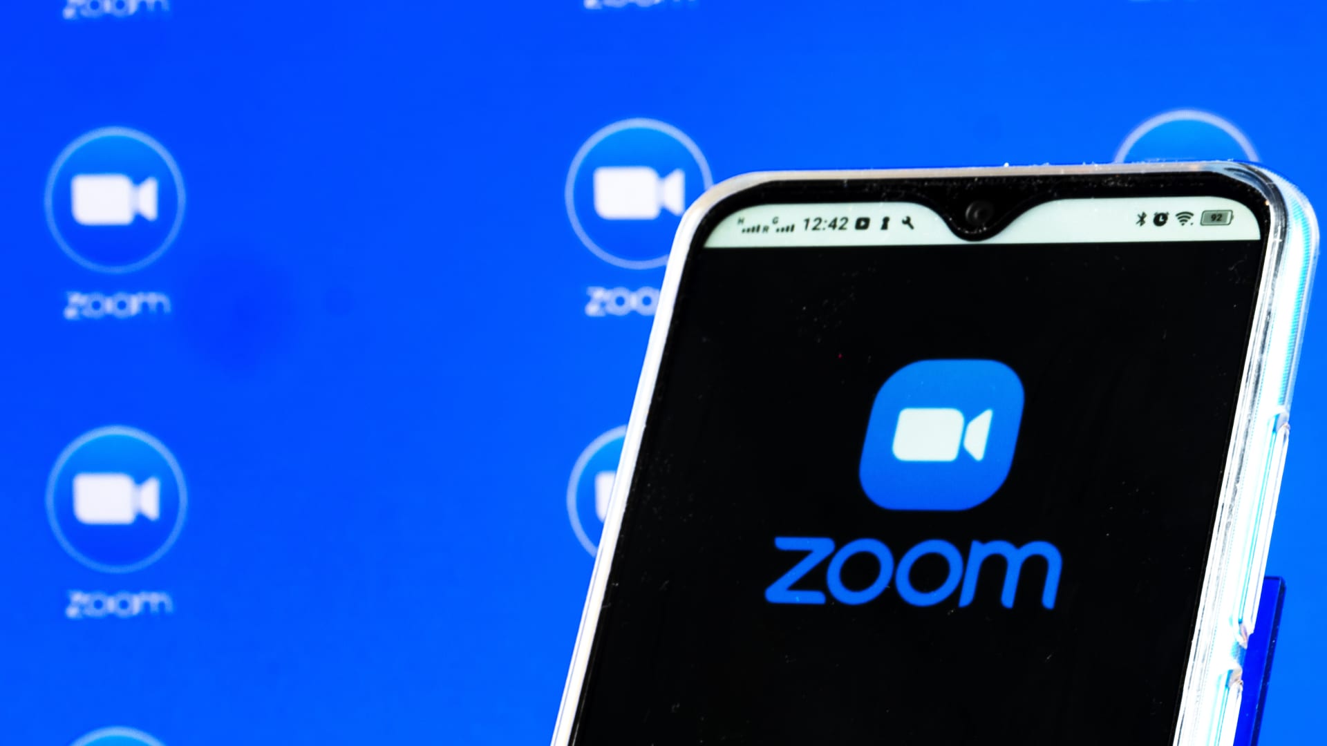 Zoom is set up for a strong 2026. This options trade lets you benefit from gains and minimizes losses