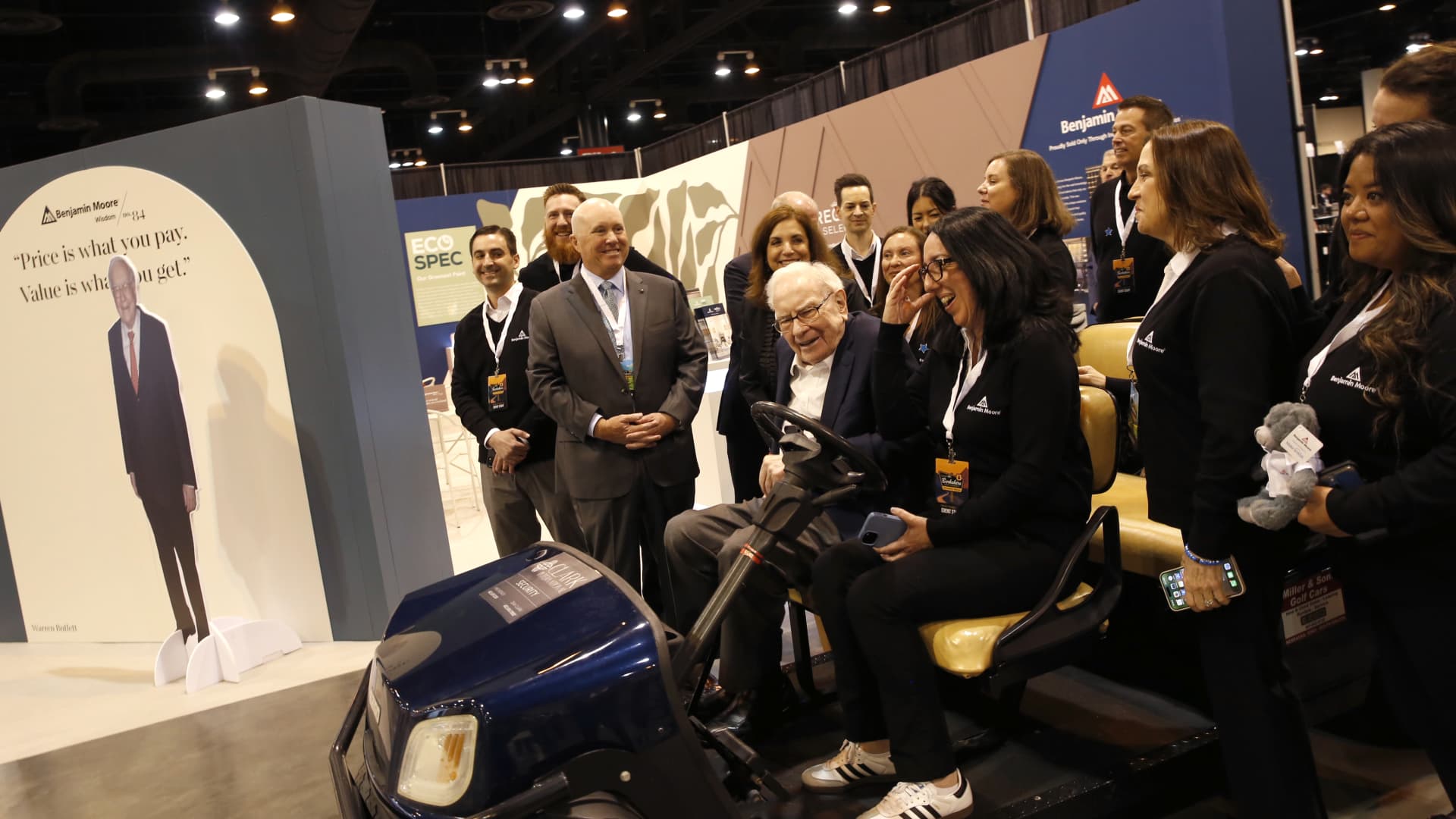 Warren Buffett's Berkshire Hathaway nailed the timing on Alphabet — whether by design or not