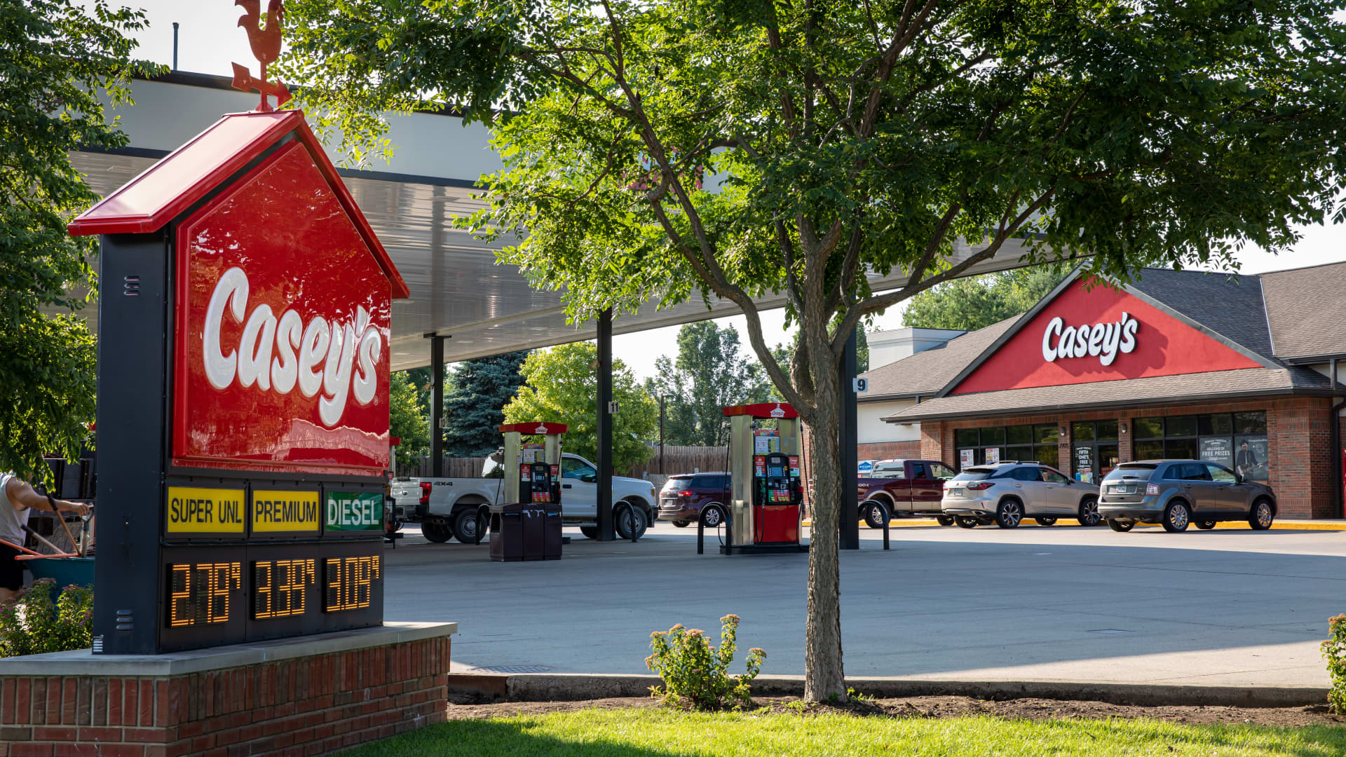This convenience store chain is in a long-term upward trend with no signs of slowing, charts show