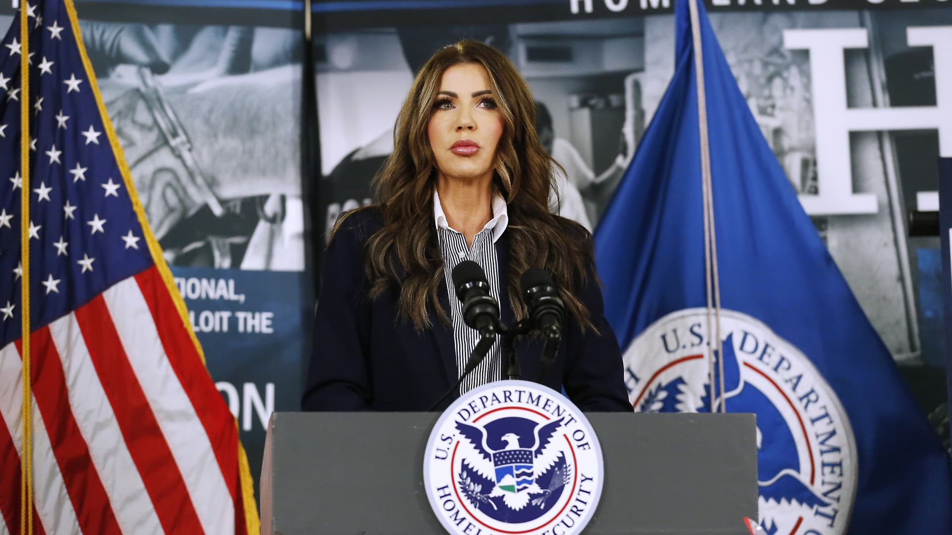 Homeland Security Dept. buying Boeing 737s for ICE deportations
