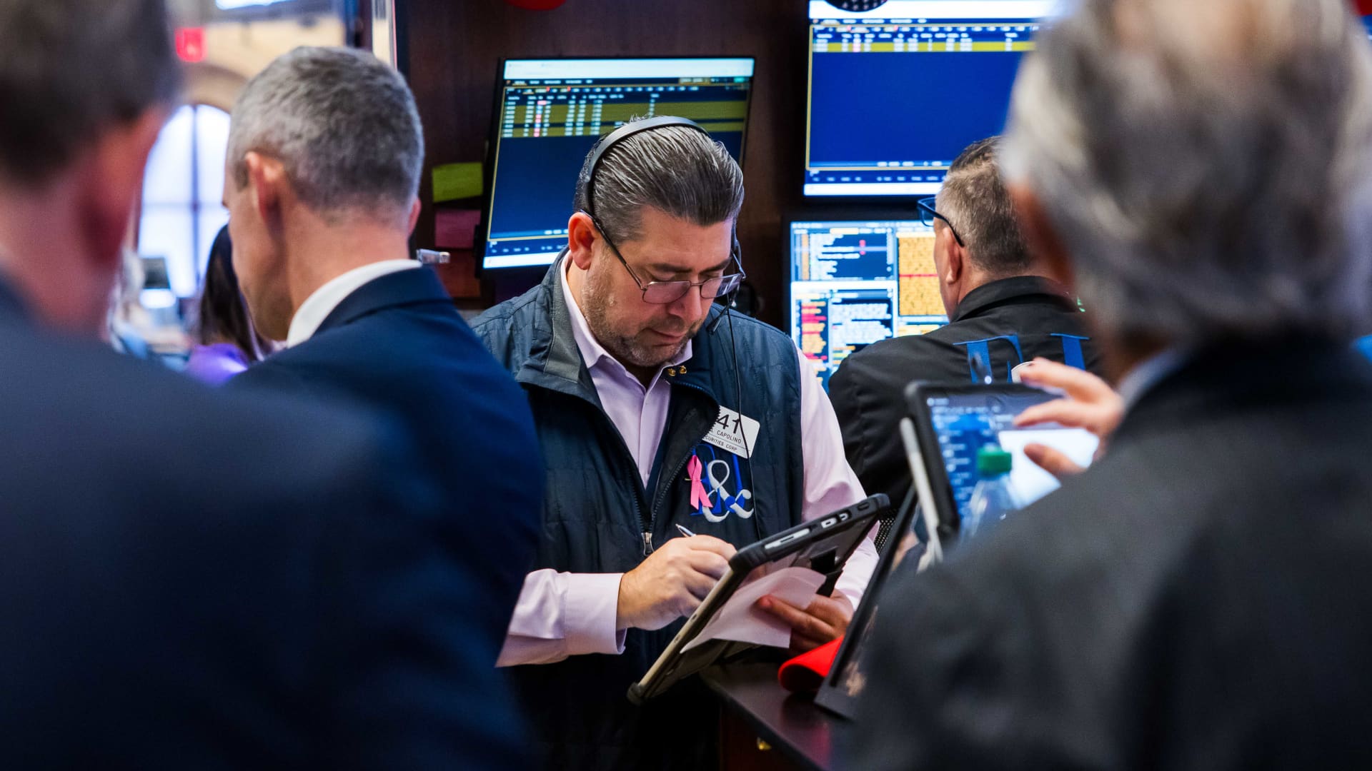 Bitcoin starts financial markets off on wrong foot to begin December