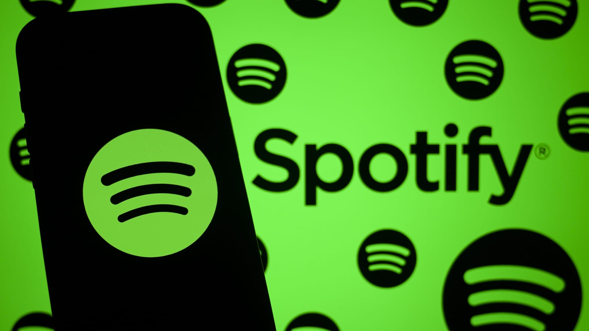 Spotify expands music videos access to premium users in U.S., Canada to take on YouTube