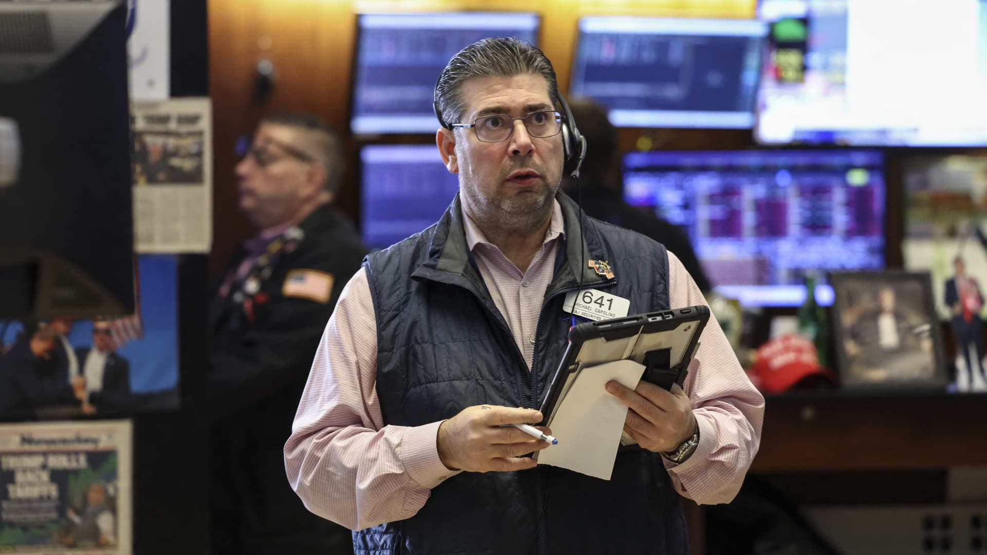 Stock futures are little changed after major U.S. indexes snap five-day win streaks: Live updates