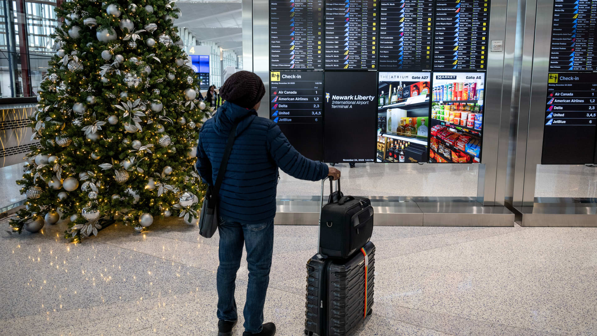 Winter storm puts airlines to the test. Here's what travelers need to know