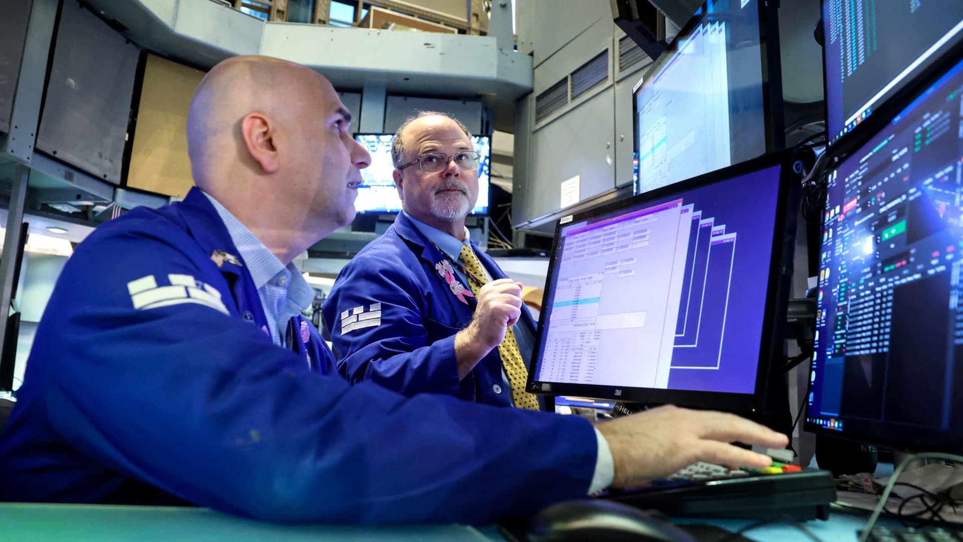 A little-known software stock is set up well for the new year. Using options to trade it