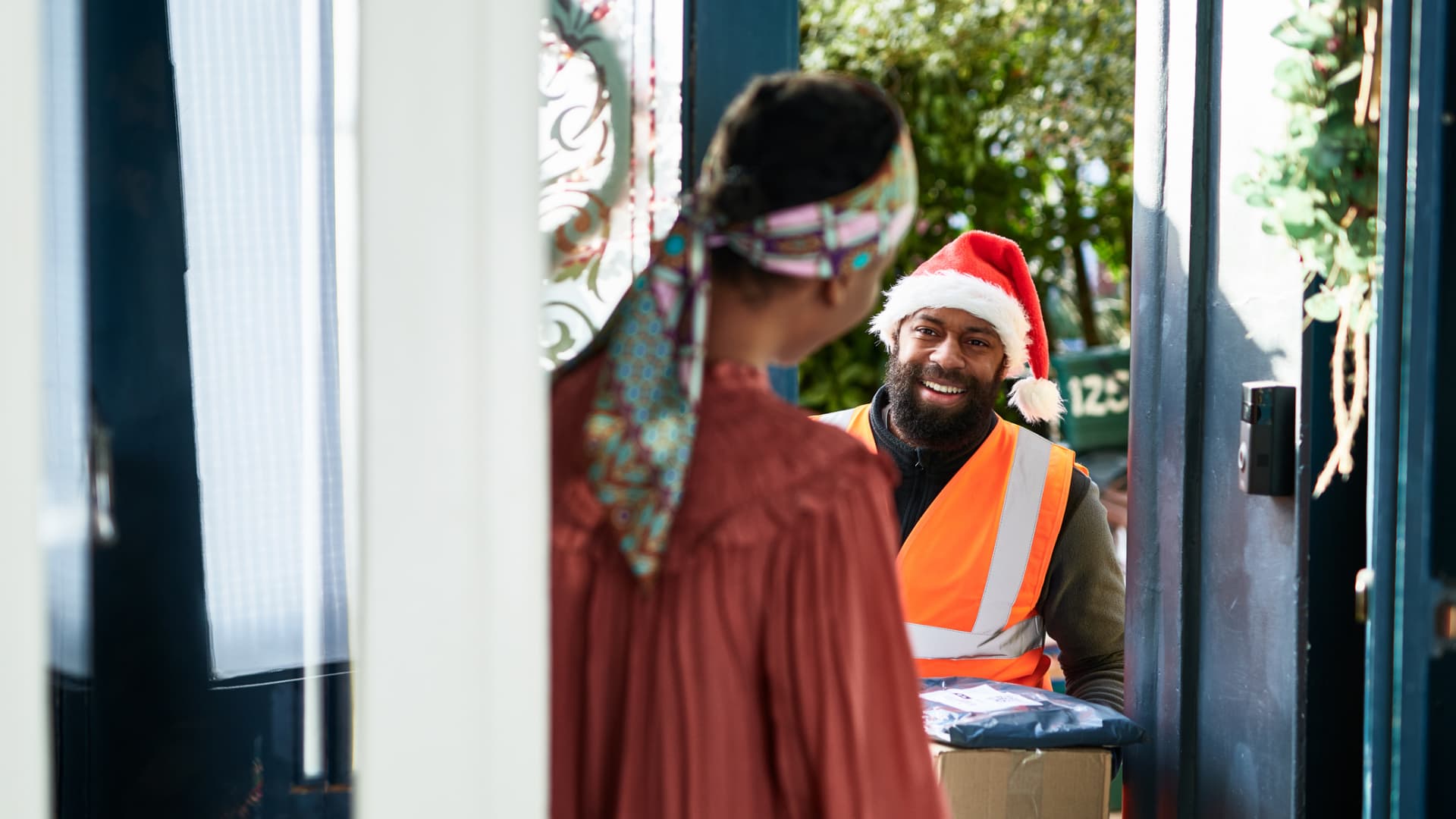 Here's how much to tip during the holidays, plus financial tools that make it easy