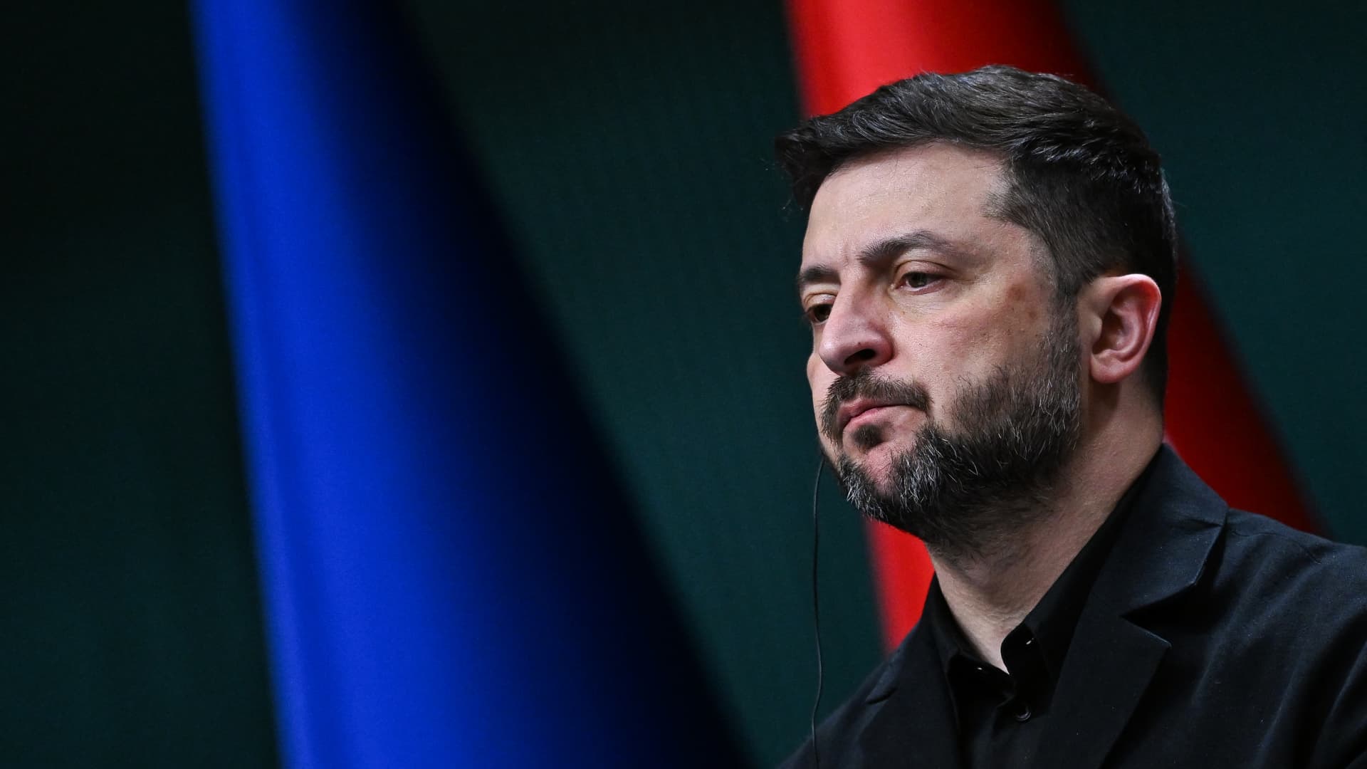 Ukraine's Zelenskyy ditches ambition to join NATO ahead of peace talks