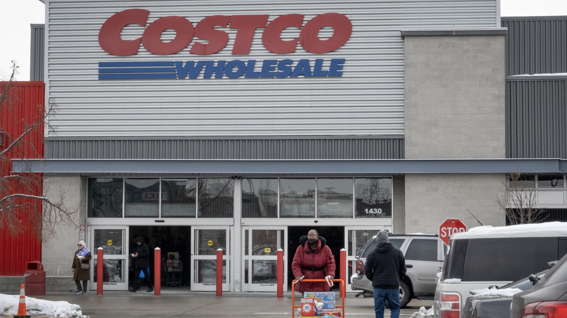 Costco tops Wall Street's sales and revenue expectations