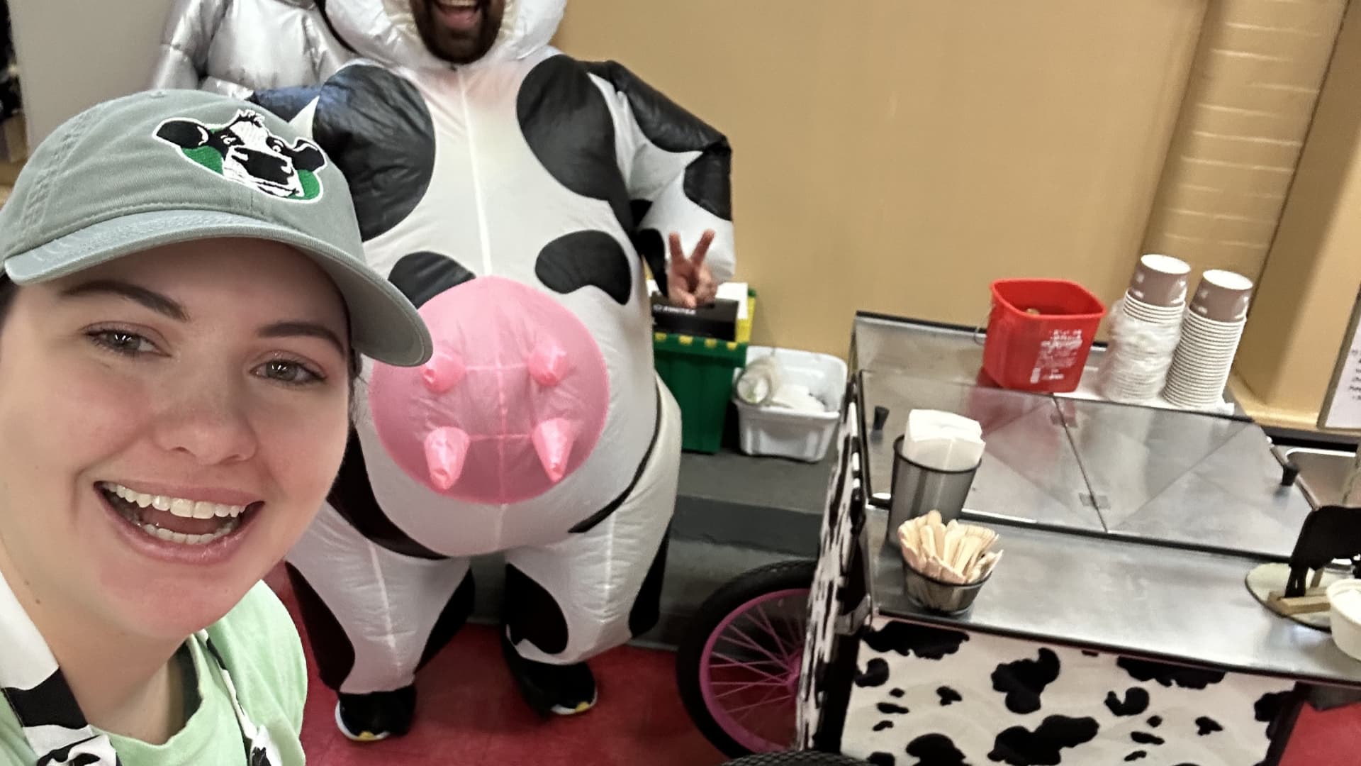 31-year-old scoops ice cream on the side for $16.50/hour to make ends meet in this job market: ‘There is zero shame in it'