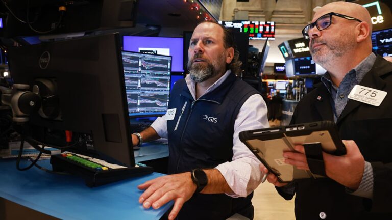 10-year Treasury yield dips as investors await final economic data of 2025