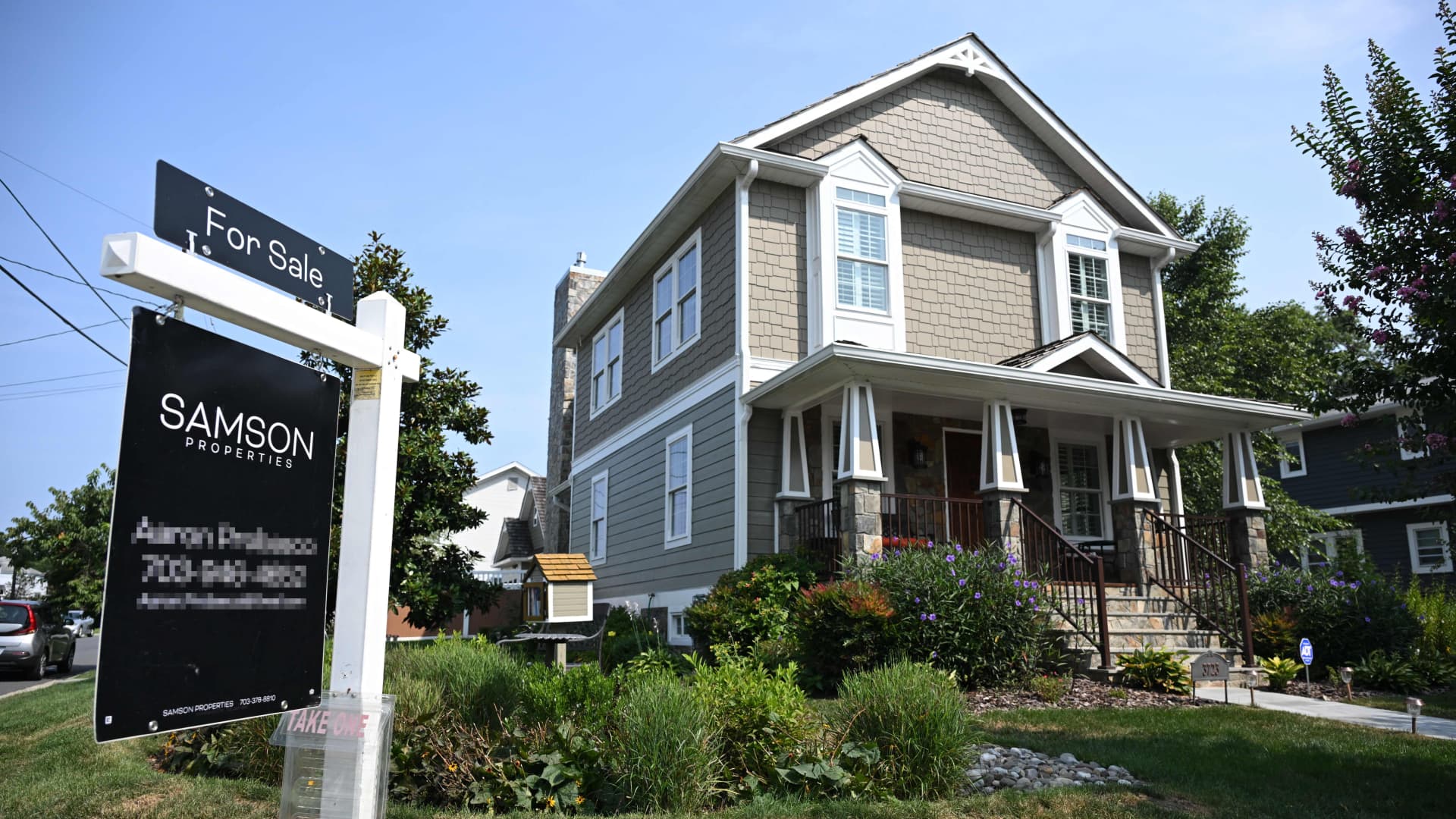 Mortgage demand drops nearly 10% to end 2025, despite lower interest rates