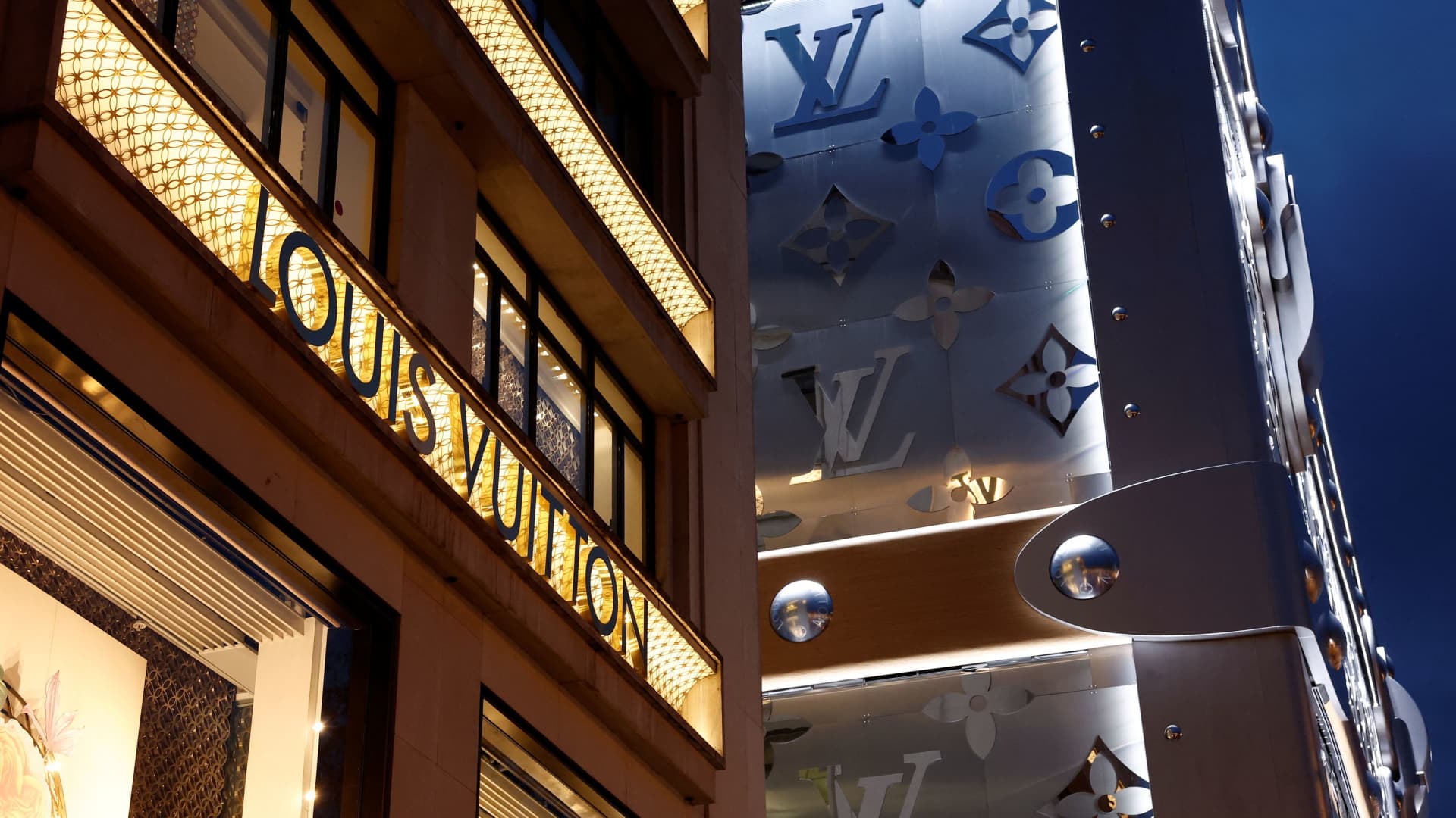LVMH shares plummet 7% as fourth-quarter results lag competitors