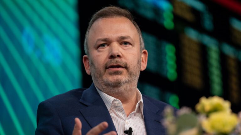 Boaz Weinstein's hedge fund Saba Capital has a new activist target — and has given it an ultimatum to adopt sweeping proposals