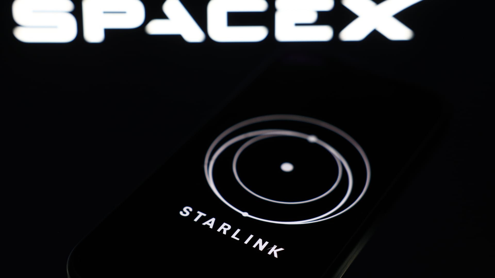 FCC approves SpaceX plan to deploy an additional 7,500 Starlink satellites
