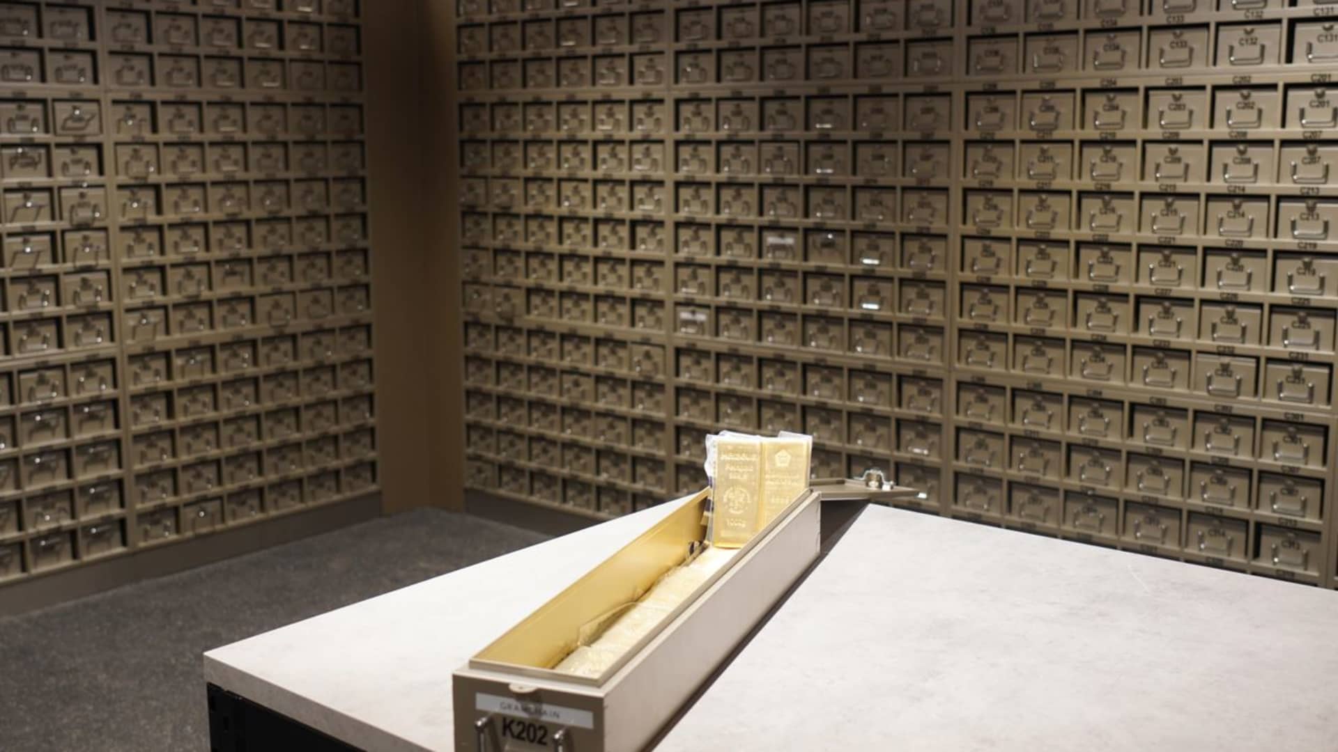 Buy gold and sell silver as the metals' run to record unwinds, says Carter Worth