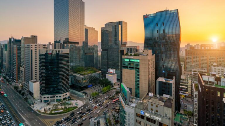 Asia-Pacific markets trade mixed as investors await Bank of Korea decision