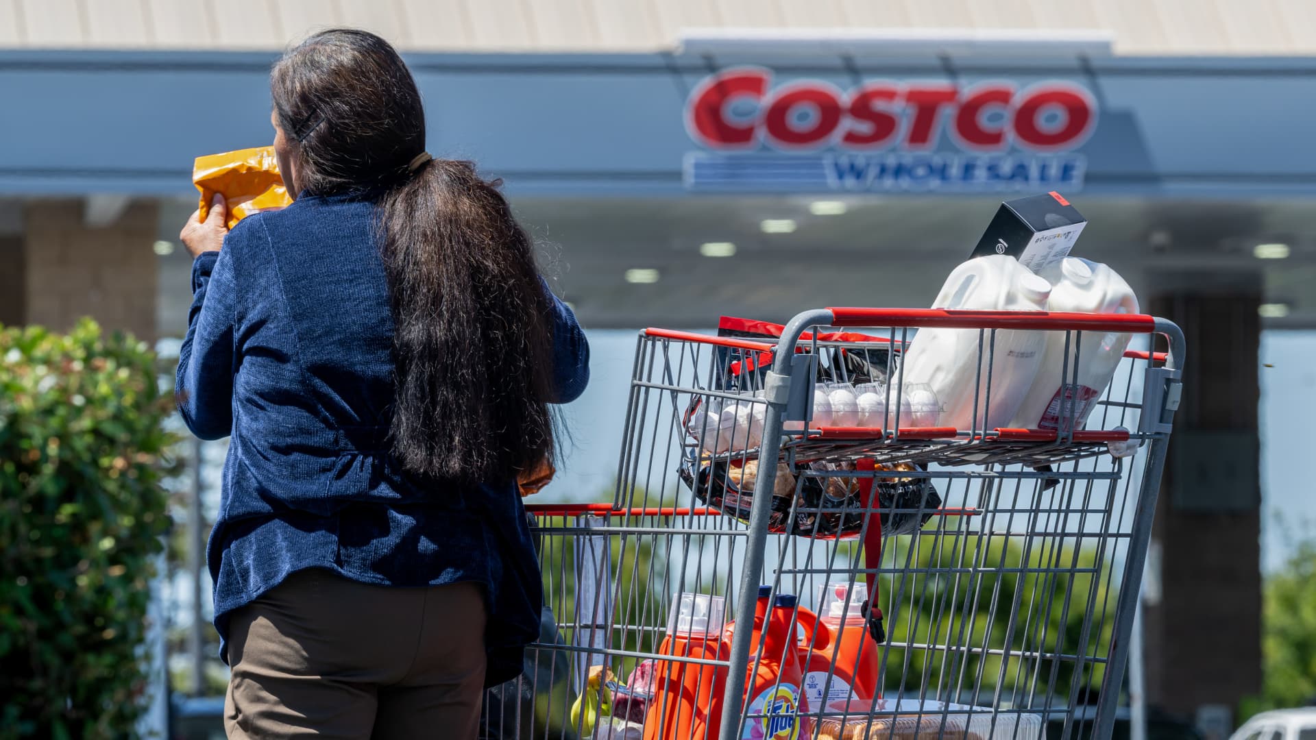 Tax refunds are set to rise in 2026, and these stocks could benefit, Wolfe says