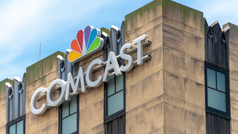 Comcast posts mixed quarter as broadband pressures weigh on business
