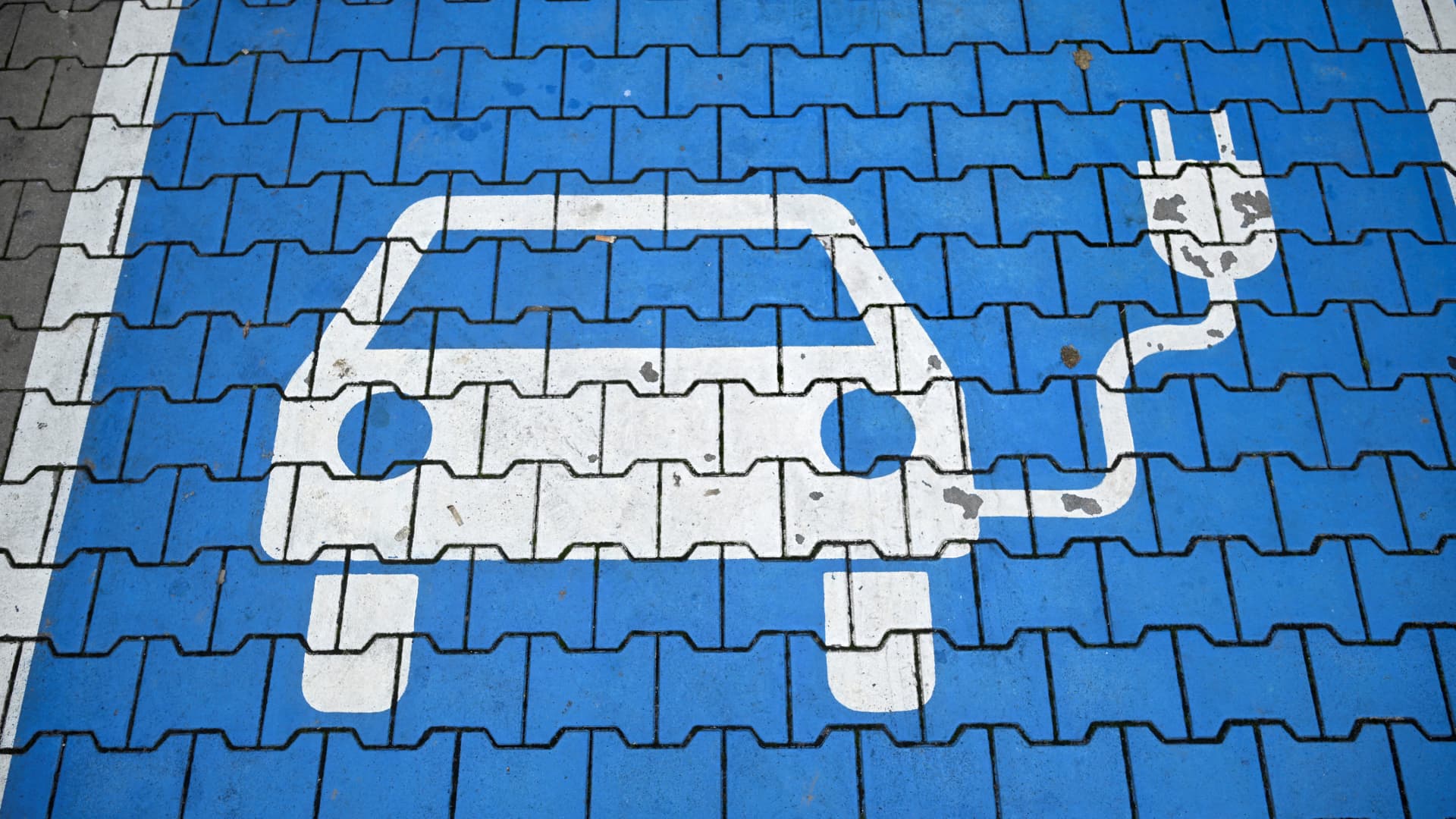 Trump administration unlawfully suspended EV charger infrastructureprogram, U.S. judge rules