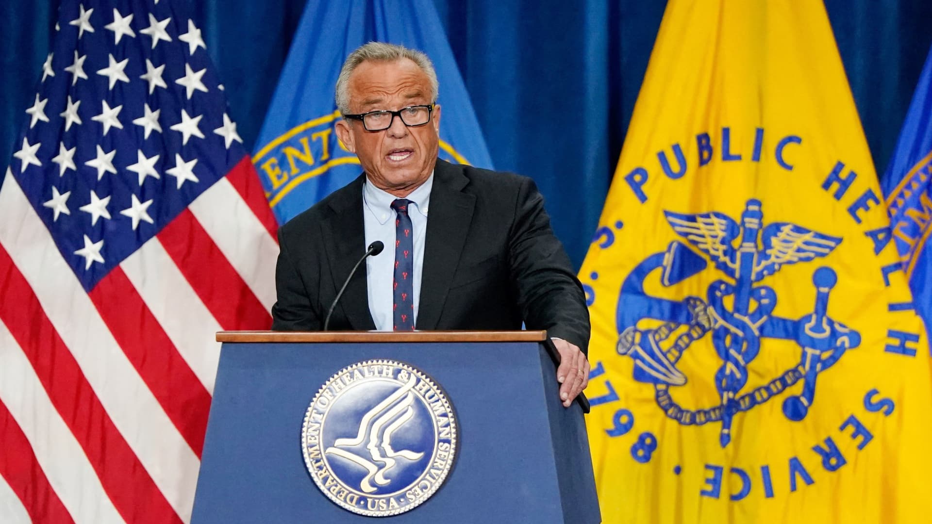 U.S. drops the number of vaccines it recommends for every child