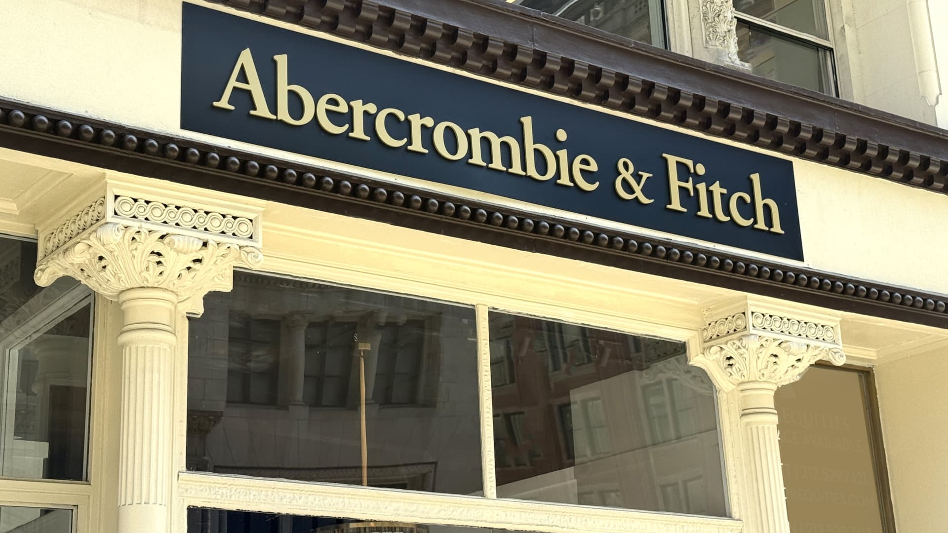 Stocks making the biggest moves midday: Citigroup, Abercrombie, Vistra, Duolingo and more