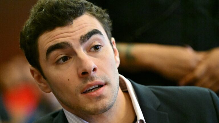 Man posed as FBI agent to get Luigi Mangione out of jail: court filing