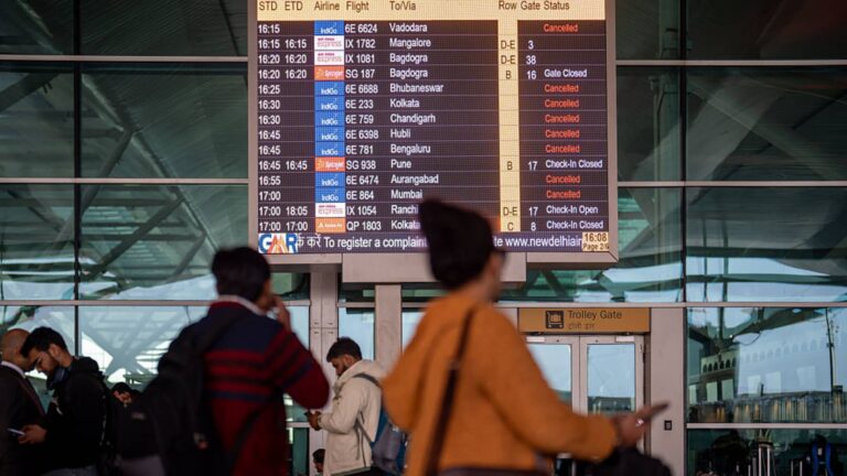 India's largest airlines sees shares drop after earnings plunge 78% on forex and other provisions