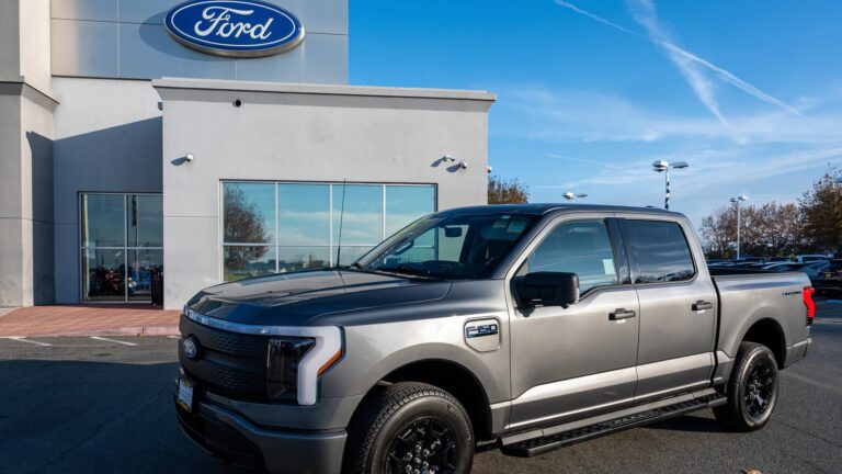 Ford to record $600 million pretax pension charge in fourth quarter