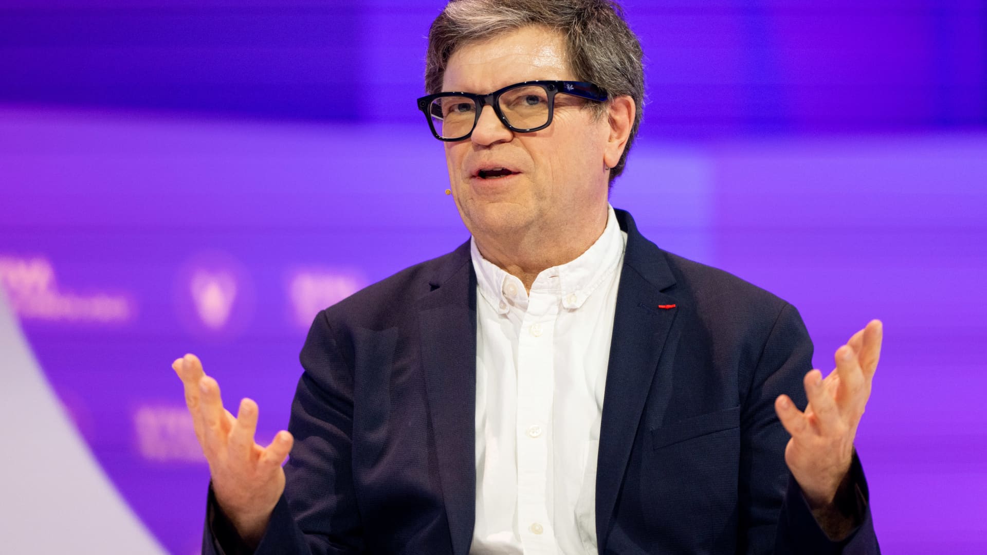 AI godfather says Meta’s new 29-year-old AI boss is ‘inexperienced’ and warns of staff exodus