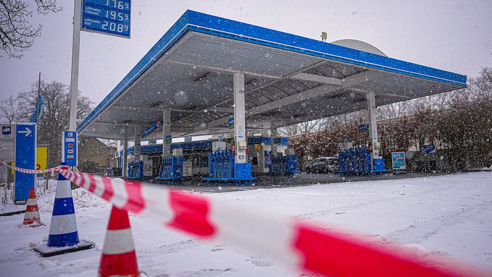 Protest over AI, climate crisis leaves tens of thousands without power in Berlin